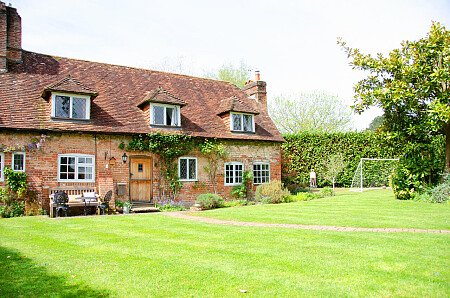 Farm Cotage   - Filming Locations Locations Direct -71