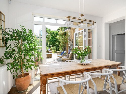 Large Windows - Filming Locations Locations Direct -05