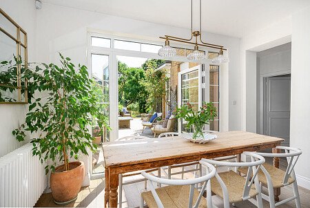 Large Windows - Filming Locations Locations Direct -05