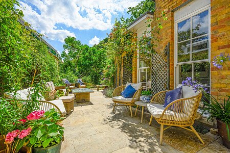 Large Windows - Filming Locations Locations Direct -22