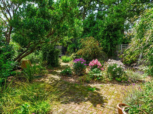 Large Windows - Filming Locations Locations Direct -24