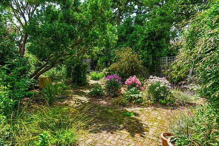 Large Windows - Filming Locations Locations Direct -24