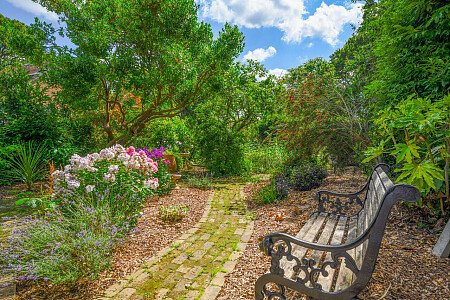 Large Windows - Filming Locations Locations Direct -25