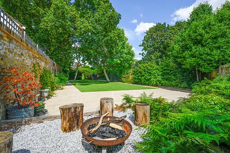 Large Windows - Filming Locations Locations Direct -27