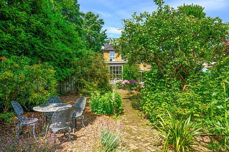 Large Windows - Filming Locations Locations Direct -28