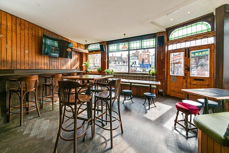 Hound Pub - Filming Locations Locations Direct -01