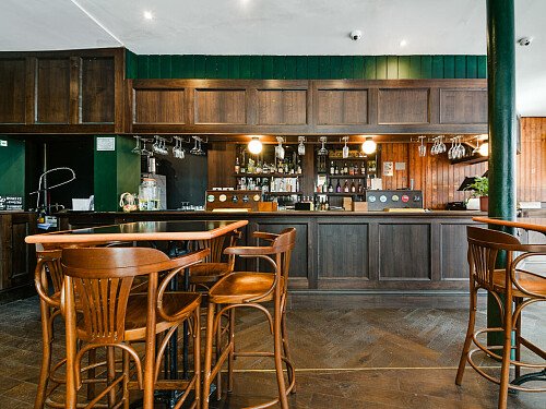 Hound Pub - Filming Locations Locations Direct -07