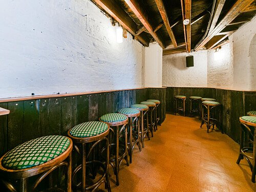 Hound Pub - Filming Locations Locations Direct -16