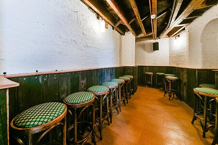 Hound Pub - Filming Locations Locations Direct -16