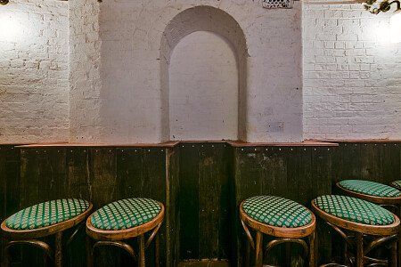 Hound Pub - Filming Locations Locations Direct -17