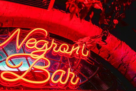 stained wood pannelling bar restaurant - Filming Locations Locations Direct -06