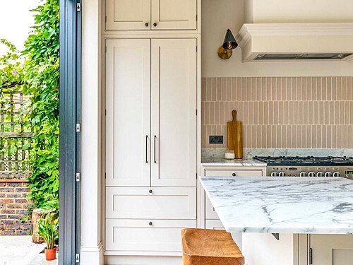 triangle glass door - Filming Locations Locations Direct -08