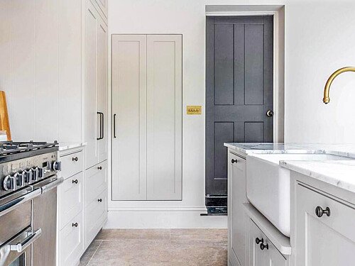 triangle glass door - Filming Locations Locations Direct -07