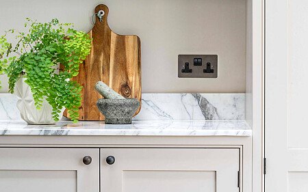 triangle glass door - Filming Locations Locations Direct -10