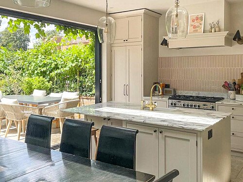 triangle glass door - Filming Locations Locations Direct -09