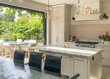 triangle glass door - Filming Locations Locations Direct -09