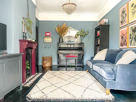 triangle glass door - Filming Locations Locations Direct -16