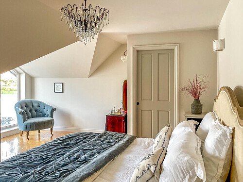 triangle glass door - Filming Locations Locations Direct -18