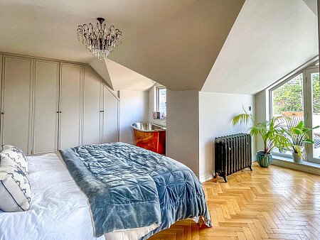 triangle glass door - Filming Locations Locations Direct -19