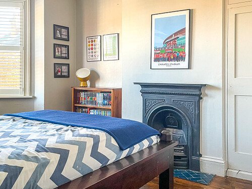 triangle glass door - Filming Locations Locations Direct -24