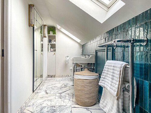 triangle glass door - Filming Locations Locations Direct -28