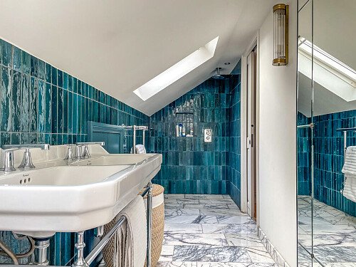 triangle glass door - Filming Locations Locations Direct -29