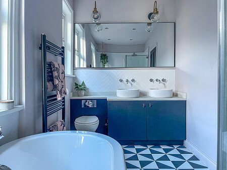 triangle glass door - Filming Locations Locations Direct -31