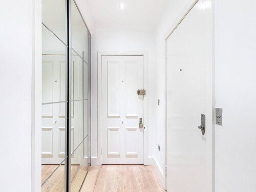 Colourful mezzanine apartment  - Filming Locations Locations Direct -22