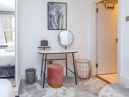 Colourful mezzanine apartment  - Filming Locations Locations Direct -29