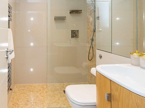 Colourful mezzanine apartment  - Filming Locations Locations Direct -30