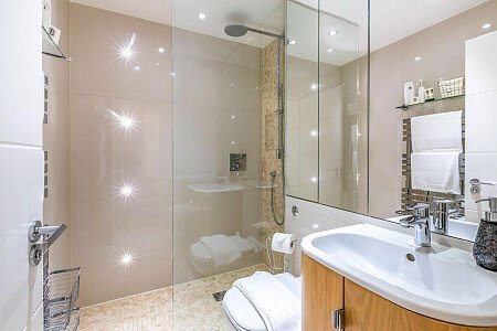 Colourful mezzanine apartment  - Filming Locations Locations Direct -34