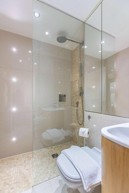 Colourful mezzanine apartment  - Filming Locations Locations Direct -35