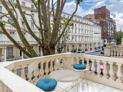 Colourful mezzanine apartment  - Filming Locations Locations Direct -36
