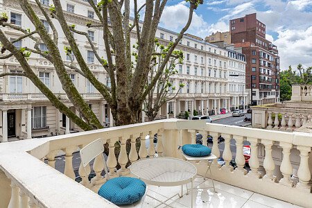 Colourful mezzanine apartment  - Filming Locations Locations Direct -36