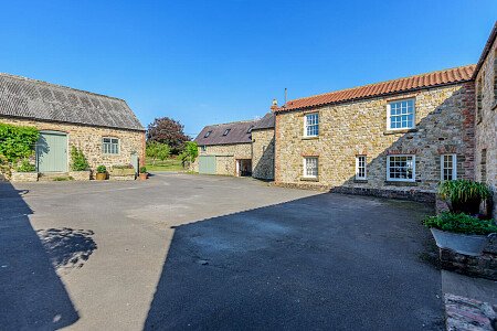 Large barn skylight - Filming Locations Locations Direct -34