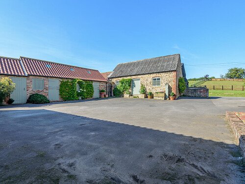 Large barn skylight - Filming Locations Locations Direct -35