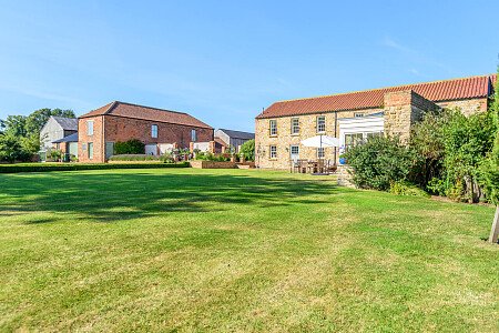 Large barn skylight - Filming Locations Locations Direct -38