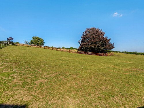 Large barn skylight - Filming Locations Locations Direct -40