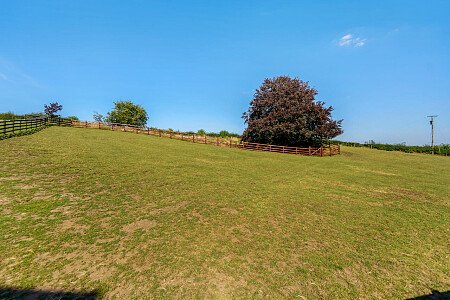 Large barn skylight - Filming Locations Locations Direct -40