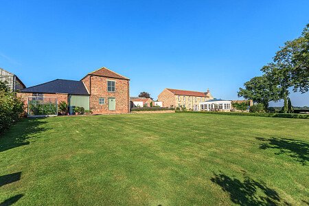 Large barn skylight - Filming Locations Locations Direct -39