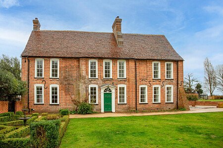 Gold fireplace - Filming Locations Locations Direct -01