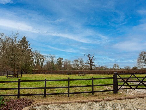 Gold fireplace - Filming Locations Locations Direct -33