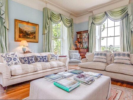 Colourful period round driveway-04