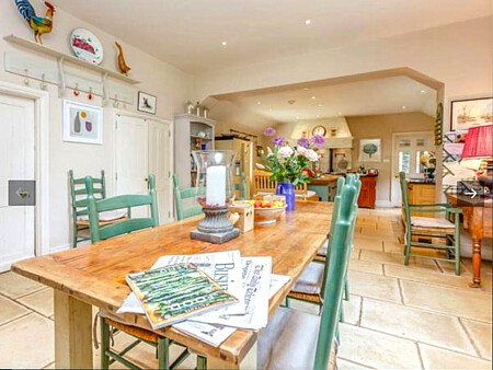 Colourful period round driveway-06