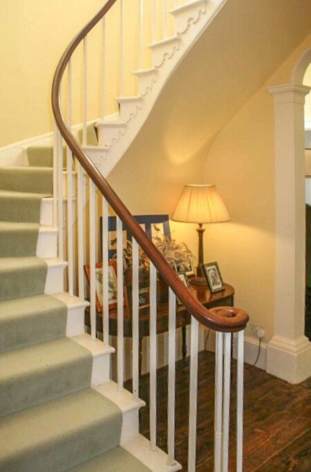 Colourful period round driveway-11