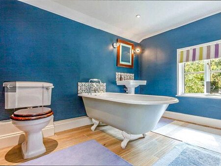 Colourful period round driveway-12