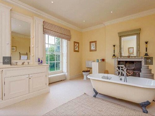 Colourful period round driveway-13