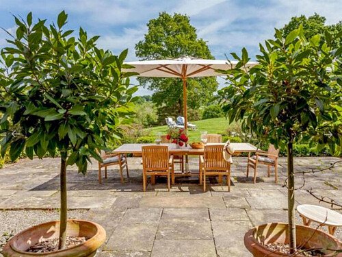 Colourful period round driveway-14