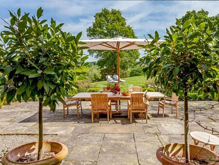 Colourful period round driveway-14