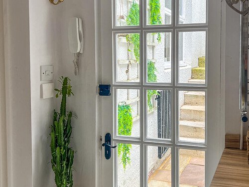 Rock Apt - Filming Locations Locations Direct -48